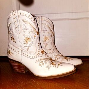 Dingo 1969 Primrose Leather Booties